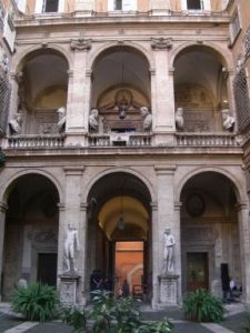 Roma, Biblioteca Moderna e Contemporanea. Cortile