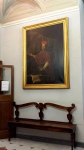 il ritratto del cardinale Casanate all'ingresso della biblioteca