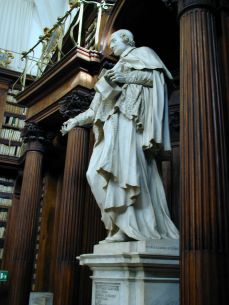 statua del cardinale Casanate
