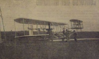 1304 - Il progresso a Roma. Il volo di Wilbur Wright. L'aeroplano di Wright sulla rotaia a Centocelle, pronto a spiccare il volo (Tribuna illustrata, 25 aprile 1909)