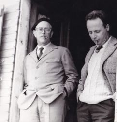 Giorgio Bassani e Mario Soldati in montagna , Fotografia [anni '50], Archivio eredi Bassani -Parigi