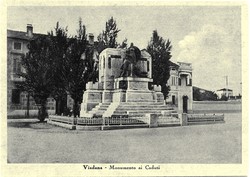 Monumento ai Caduti del capoluogo.