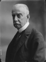 Avarna Giuseppe duca di Gualtieri (1843-1916) Ambasciatore a Vienna; il 23 maggio 1915 consegnò la dichiarazione di guerra dell'Italia.